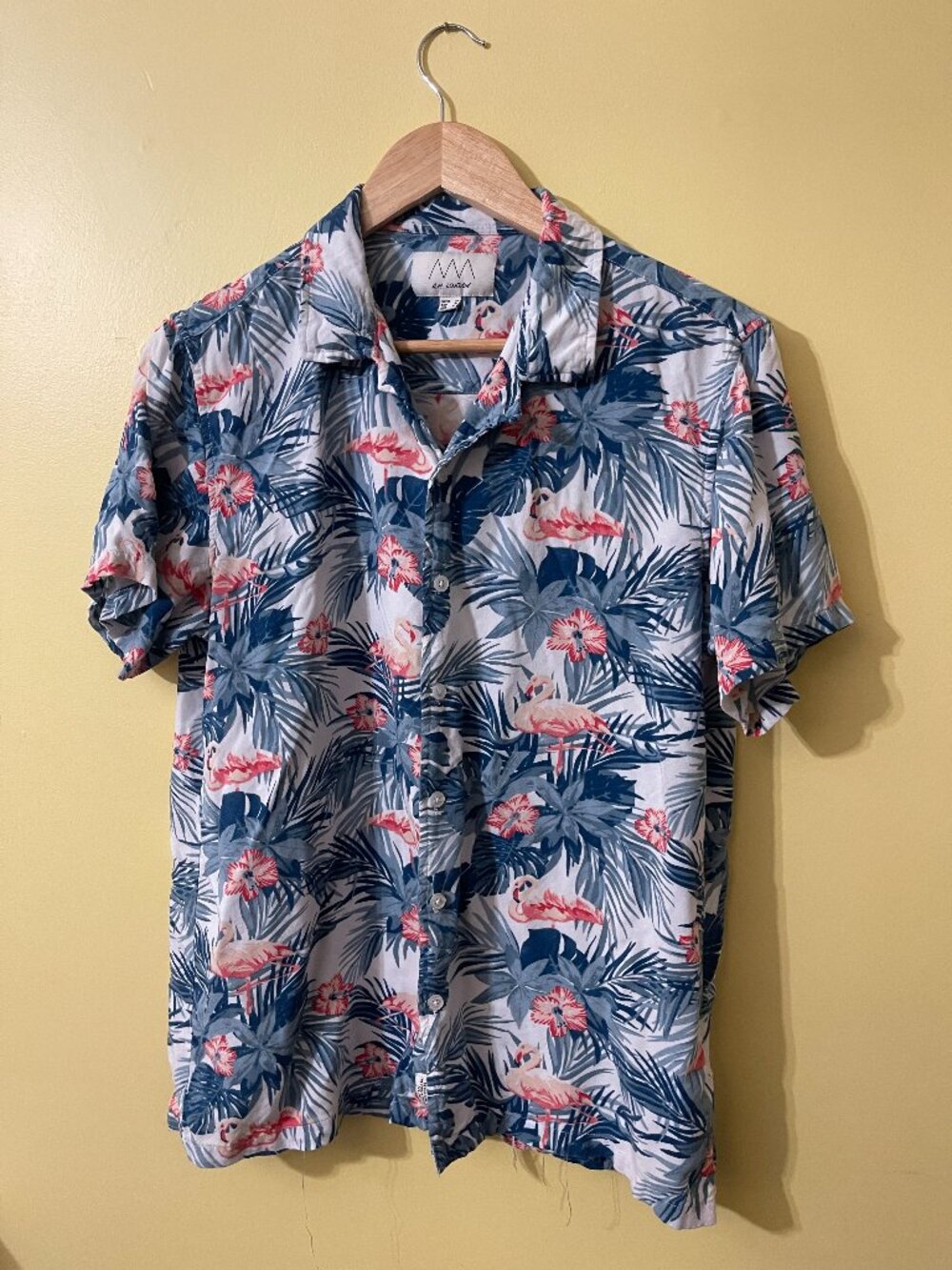 A.M. London Medium Flamingo and Hibiscus Short Sleeve Shirt